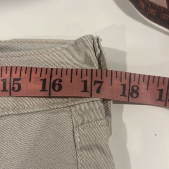 NYDJ CROP tan embellishment on back pockets - Picture 7 of 10